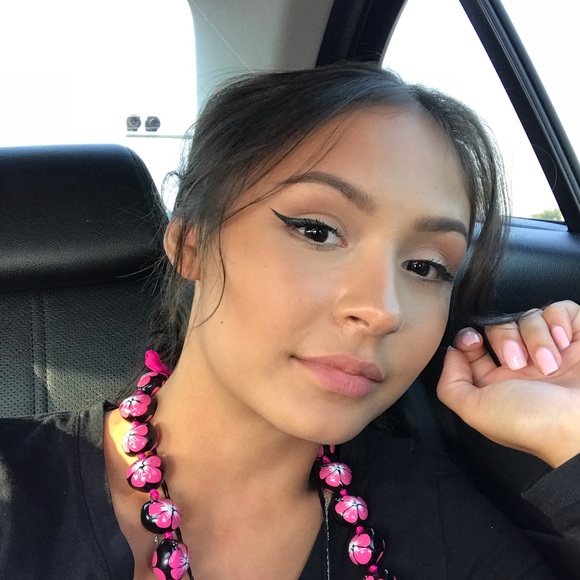 Meet your Posher, Olivia - Picture 1 of 1